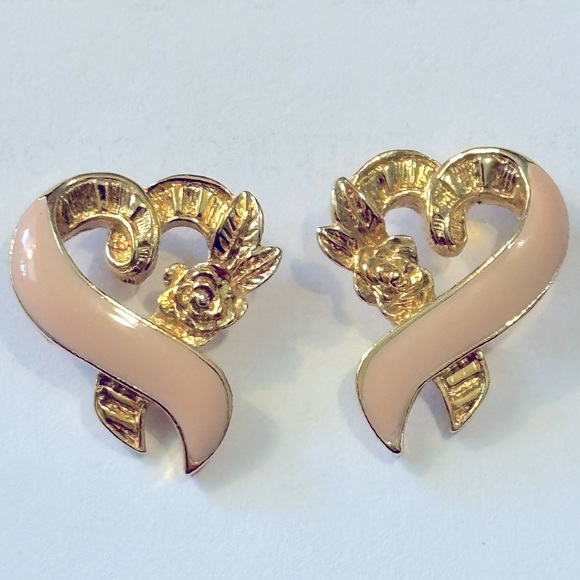 Avon Jewelry - EUC Goldtone Rose/Pink Enamel Heart Earrings